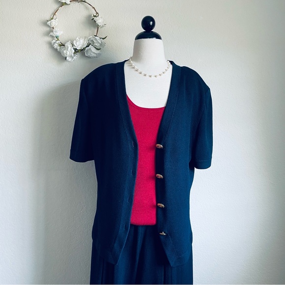 St. John Nautical Short Sleeve Blazer and St. John Red Knit Sleeveless Top SET - Picture 14 of 14
